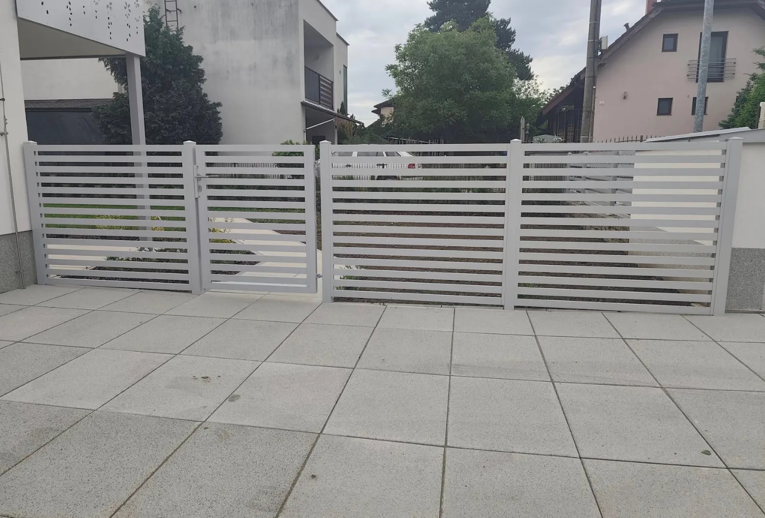 Otočná brána dvoukřídlá