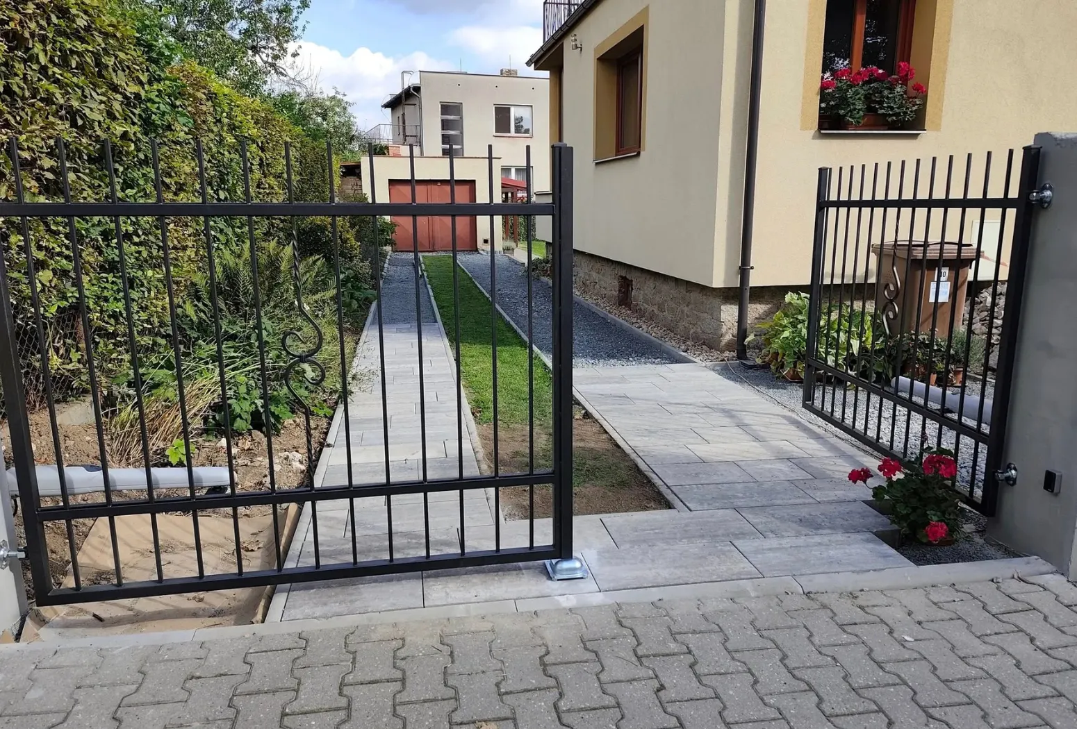 Otočná brána dvoukřídlá